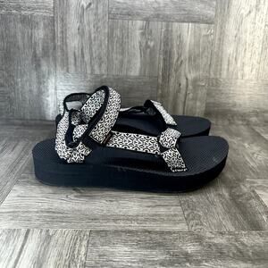 TEVA Midform Universal Sandal Women's size 9 Black White